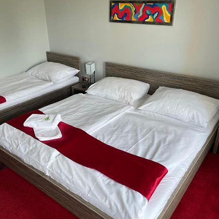 Hotel Olympia Kopřivnice エクステリア 写真