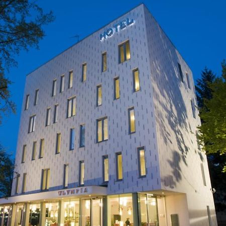 Hotel Olympia Kopřivnice エクステリア 写真