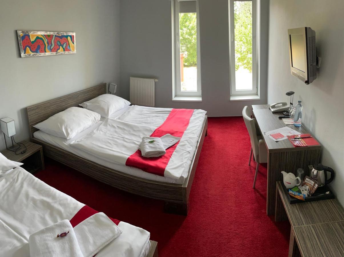 Hotel Olympia Kopřivnice エクステリア 写真