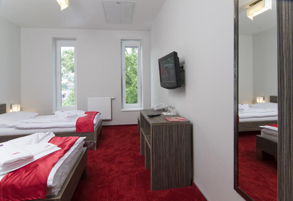Hotel Olympia Kopřivnice エクステリア 写真