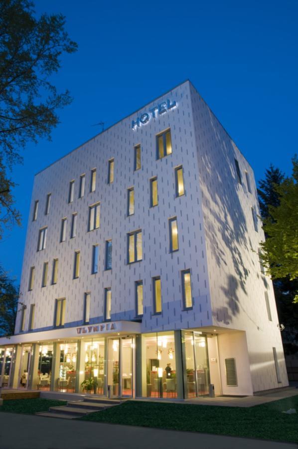 Hotel Olympia Kopřivnice エクステリア 写真