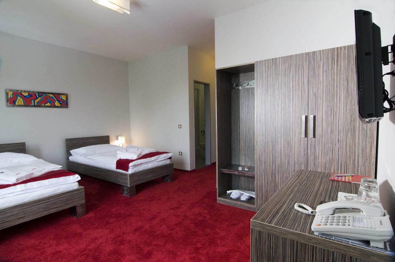 Hotel Olympia Kopřivnice エクステリア 写真